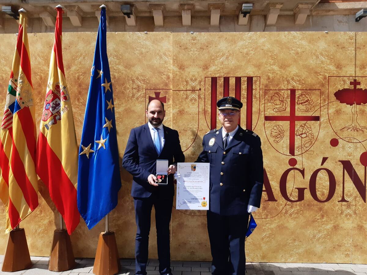 La Policía Local de Barbastro recibe una distinción por sus 100 años de historia