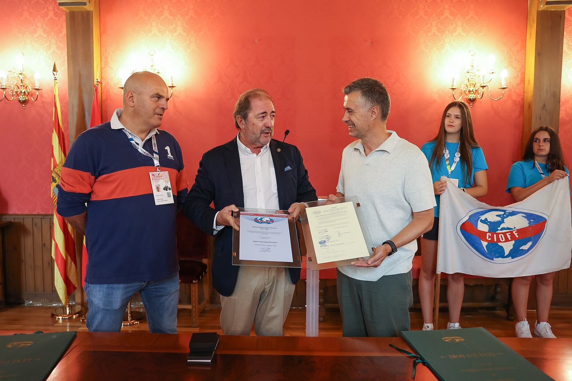 El presidente del CIOFF está en Jaca visitando el Festival Folklórico