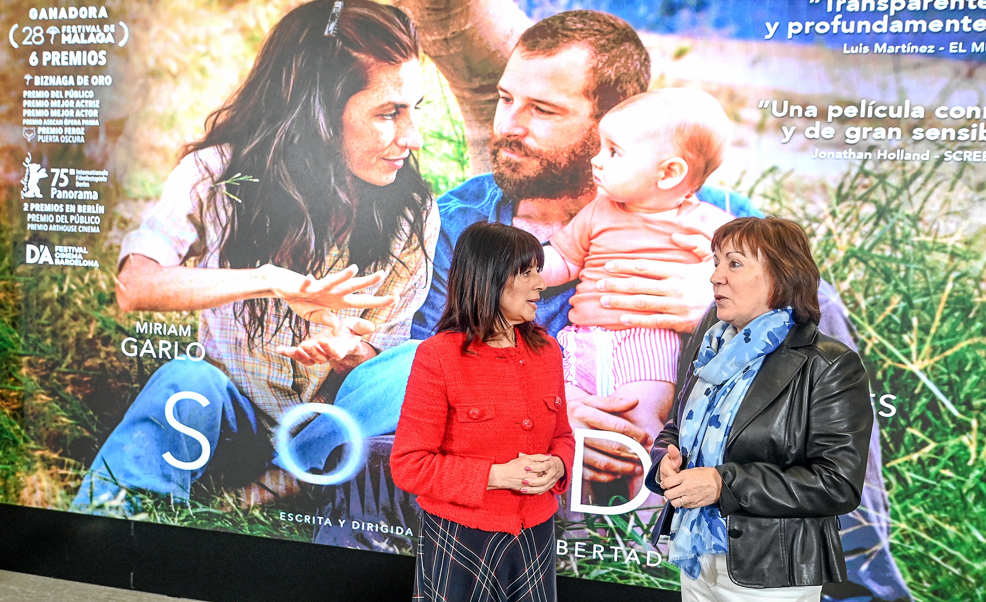 La vicepresidenta de la Diputación de Burgos, Inmaculada Sierra (izda) con Raquel Casado, presidenta de la Asociación Collalba