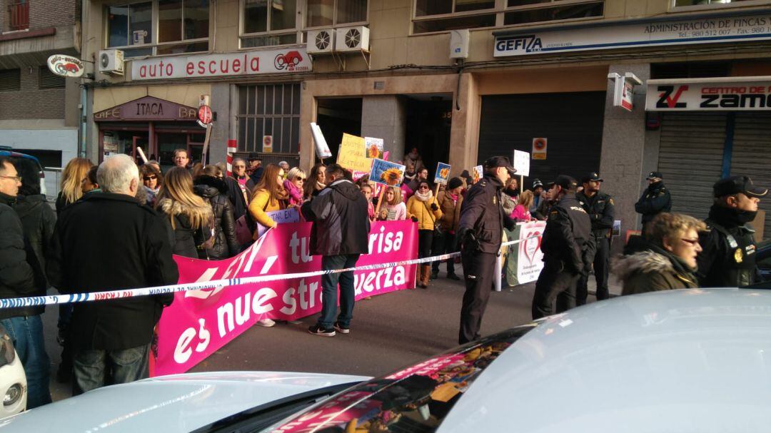 Concentración a las puertas del Juzgado de Menores de Zamora este jueves