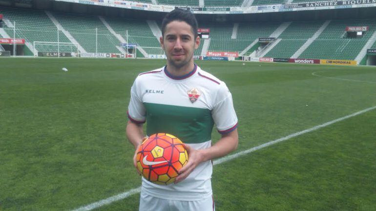 El jugador del Elche C.F. Hugo Fraile en el Martínez Valero