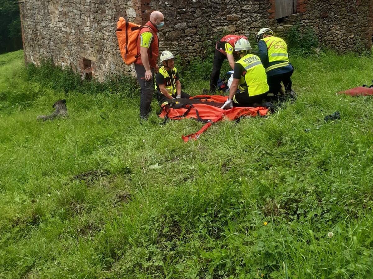 Rescatado un hombre que llevaba tres días aislado en una cabaña en Moncalián tras romperse una pierna