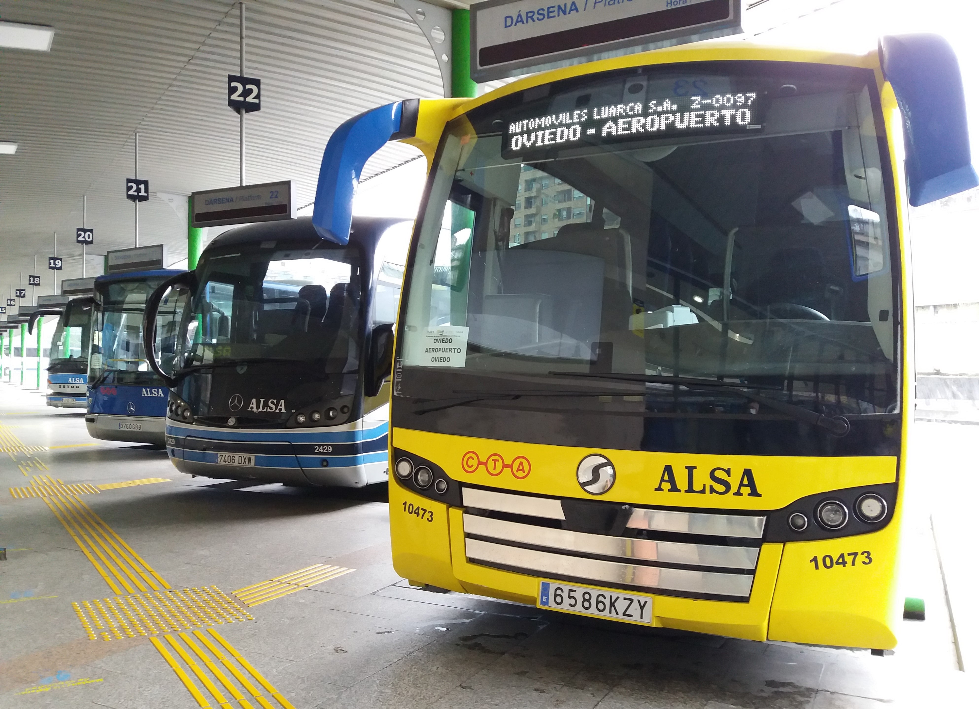 Autobuses en la estación de Oviedo (Asturias)