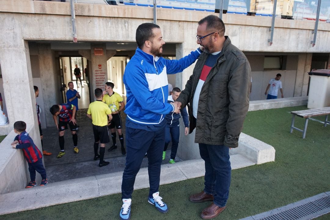 Santi Rico (I), entrenador del Eldense, con Alfonso Langa, técnico del Recambios Colón Catarroja