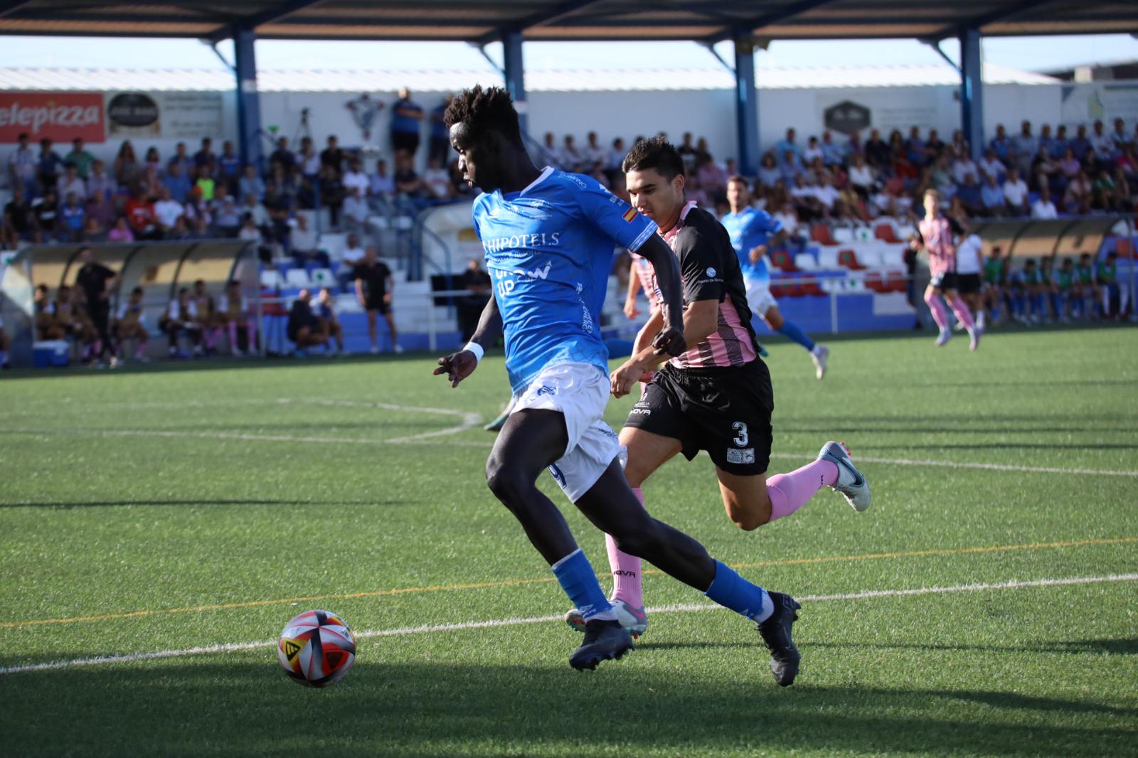 Cheikh durante el partido ante el Bollullos