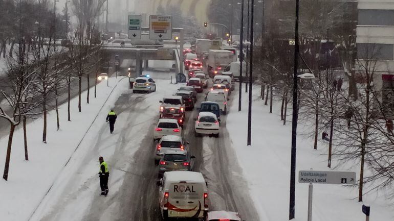 La nevada ha obligado a cortar los túneles de las calles Juan de Garay y Madrid en Vitoria