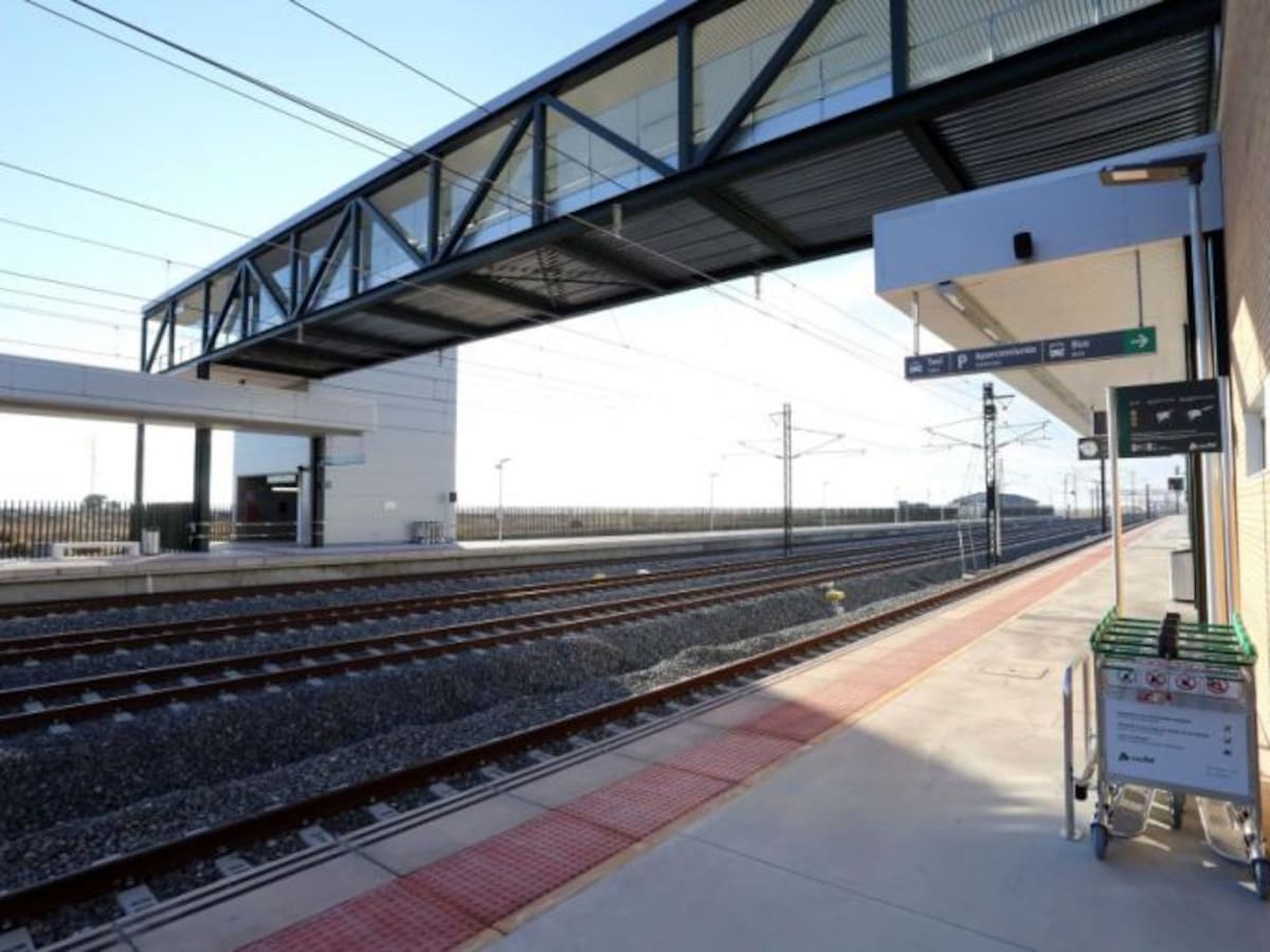Primero de agosto... con hora y media de retraso de un tren Valladolid- Salamanca