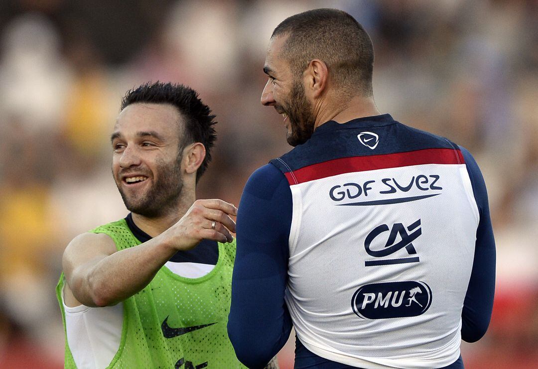 Mathieu Valbuena y Karim Benzema en un entrenamiento con Francia