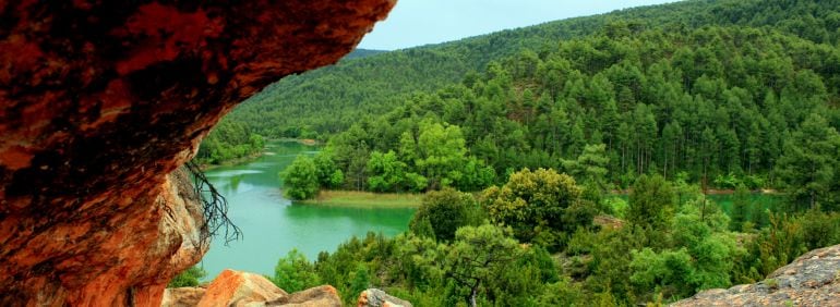 Paisaje del entorno del embalse del Molino de Chincha.