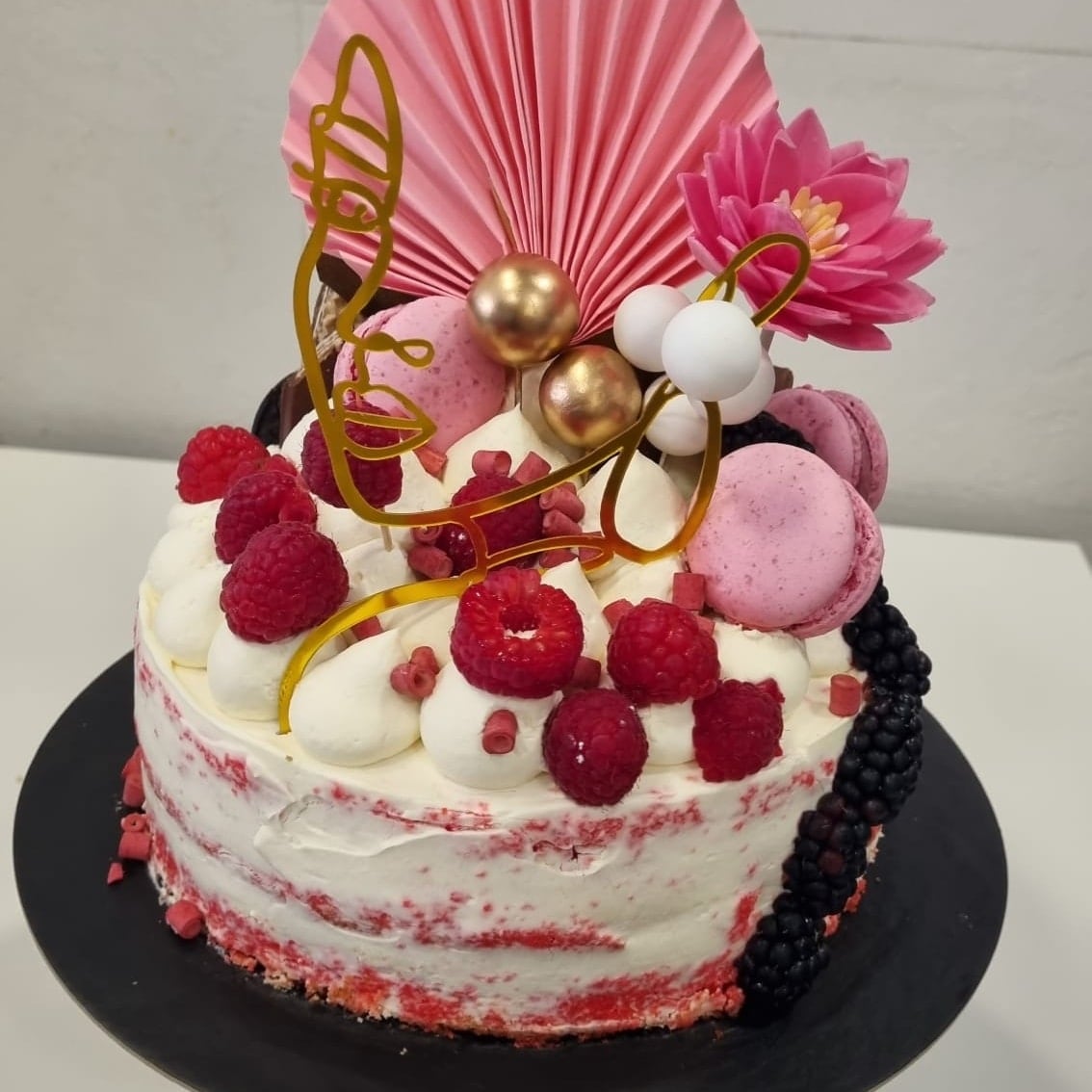 Además de panettones, en la pastelería Juan Fran Asensio se pueden encontrar todo tipo de pasteles y tartas artesanales.