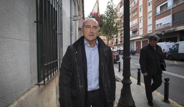 El portavoz y concejal del grupo municipal del PP, Alfonso Novo, imputado en la &quot;Operacion Taula&quot;, tras declarar en la comandancia de la Guardia Civil de Valencia