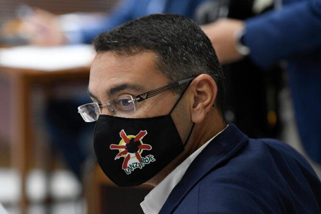 El Diputado nacionalista asegura que ha pedido información sobre el estado del SIVE y "la custodia de menores en los centros que no cuentan con personal suficiente y sobre cuál será el futuro del traslado de los inmigrantes”.