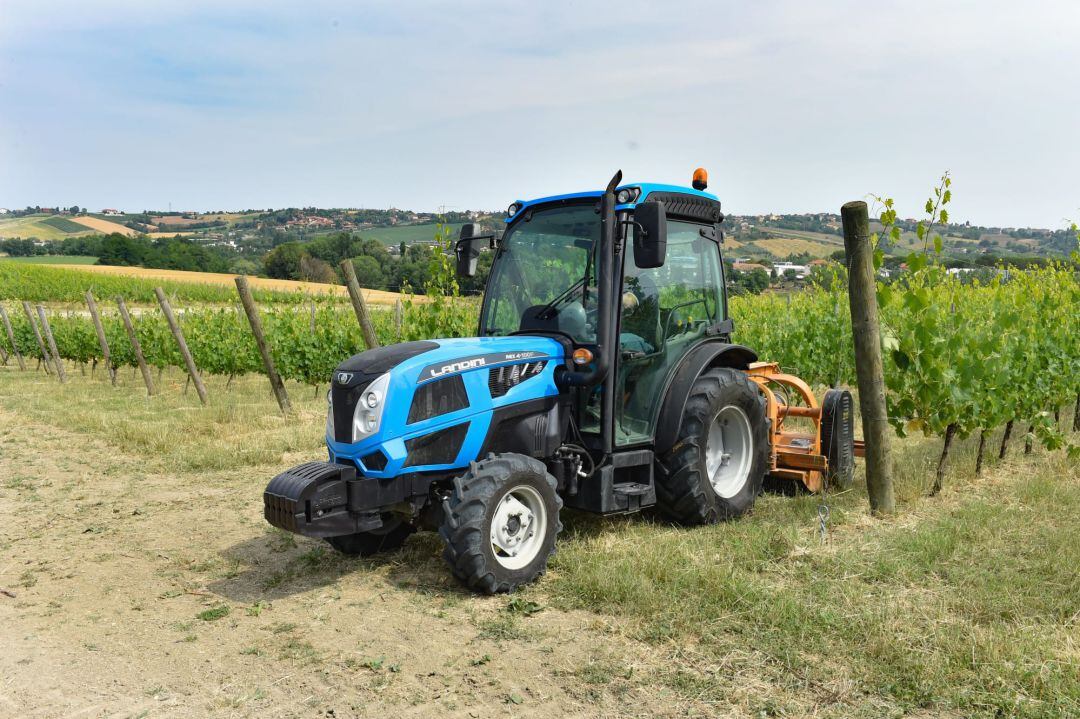 Fallece una niña de tres años tras volcar el tractor conducido por su padre. 