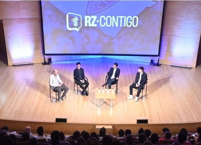 La sala Luis Galve acogió el encuentro del Real Zaragoza con los abonados