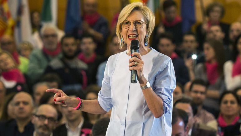 La portavoz de UPyD, Rosa Díez, durante su intervención en un acto en Málaga para la presentación de candidatos del partido a las elecciones autonómicas y municipales. EFE/Carlos Díaz