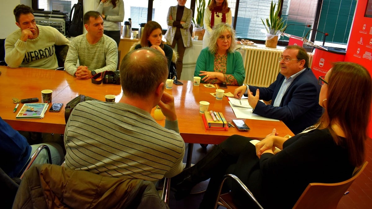 Adolfo Muñiz reunido con los medios de comunicación de Puertollano