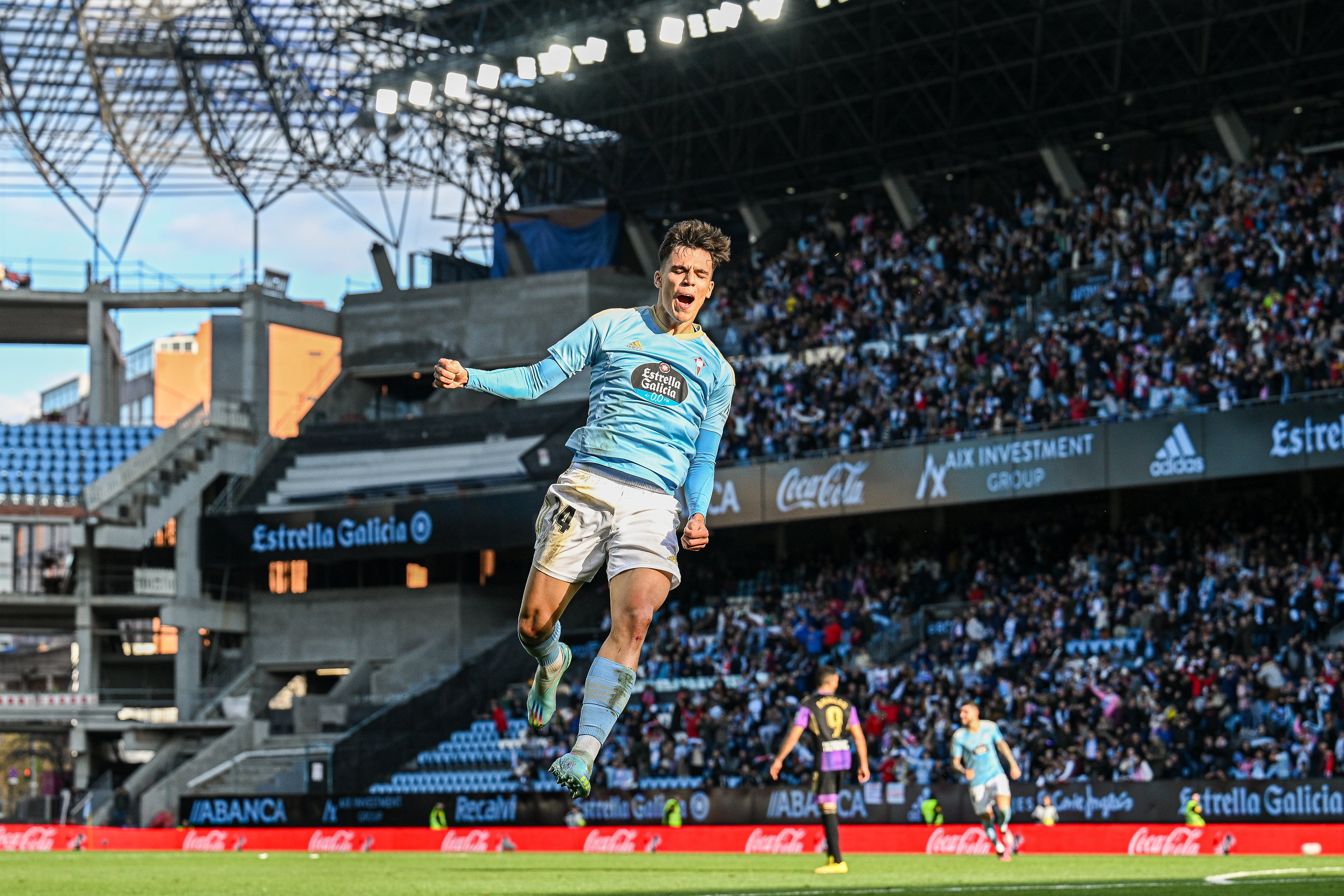 VIGO, SPAIN - FEBRUARY 26: Gabri Veiga of RC Celta celebrates after scores his sides third goal during the LaLiga Santander match between RC Celta and Real Valladolid CF at Estadio Balaidos on February 26, 2023 in Vigo, Spain. (Photo by Octavio Passos/Getty Images)