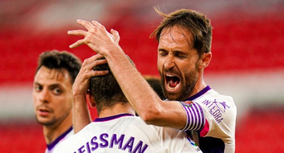 Míchel celebra un gol con Weissman