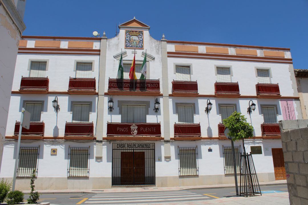 Edificio consistorial de Pinos Puente (Granada)