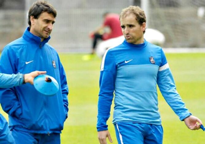 Jagoba Arrasate conversa con Karla Larburu al término de una sesión en Zubieta.