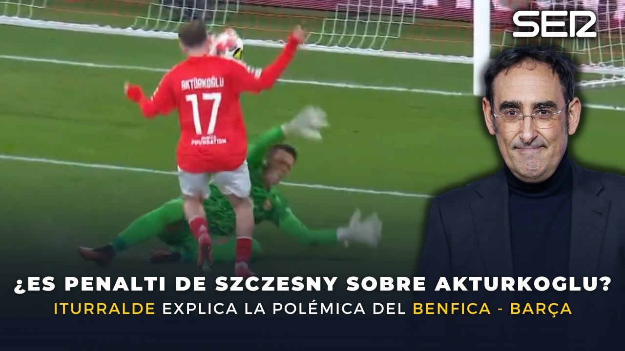 Szczesny derriba a Aktürkoglu en el penalti a favor del Benfica