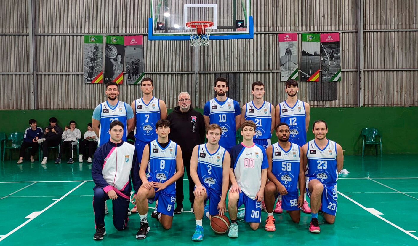 Jugadores de Baloncesto XCD antes de comenzar el partido