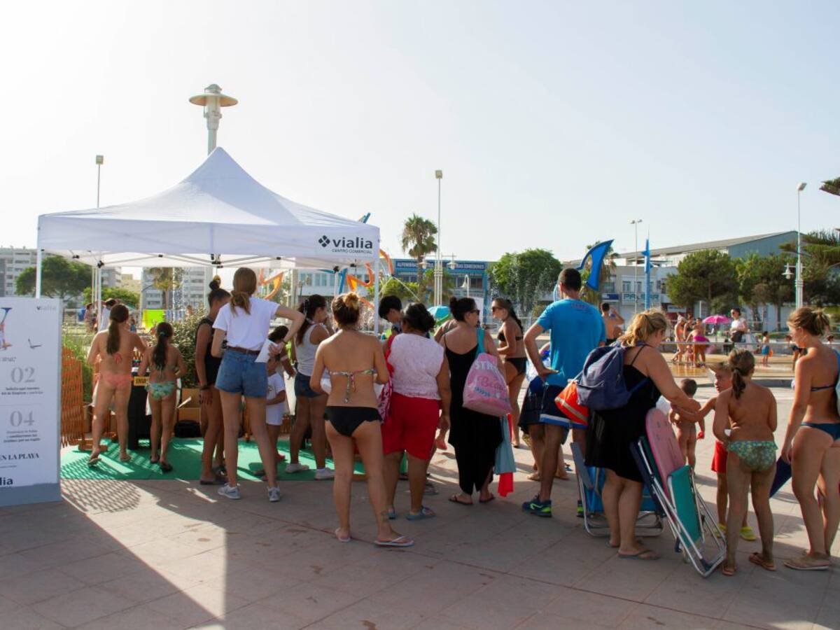 Vialia recoge más de 100 kilos de basura en la playa