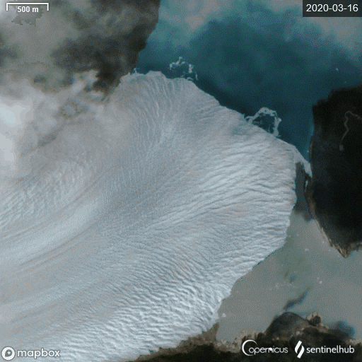 Imagen satelital de cinco años del glaciar, entre marzo de 2020 y marzo de 2025, que muestra su retroceso desde 2019. La línea oscura aguas abajo del glaciar refleja aproximadamente la forma del glaciar en el 2000