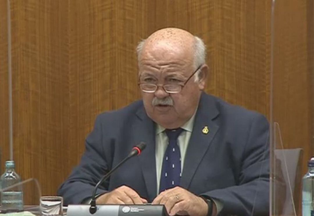 El consejero de Salud, Jesús Aguirre, compareciendo en la comisión de Salud del parlamento andaluz