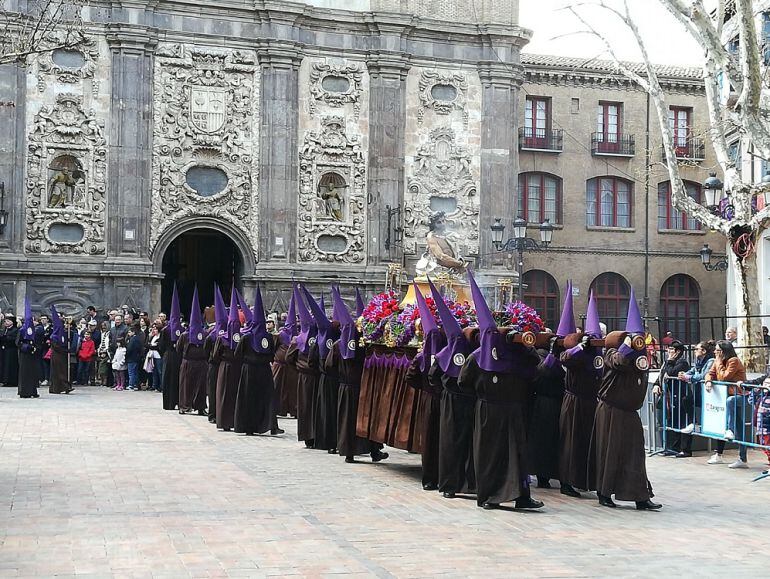 La Cofradía de la Coronación de Espinas, en una de sus procesiones 