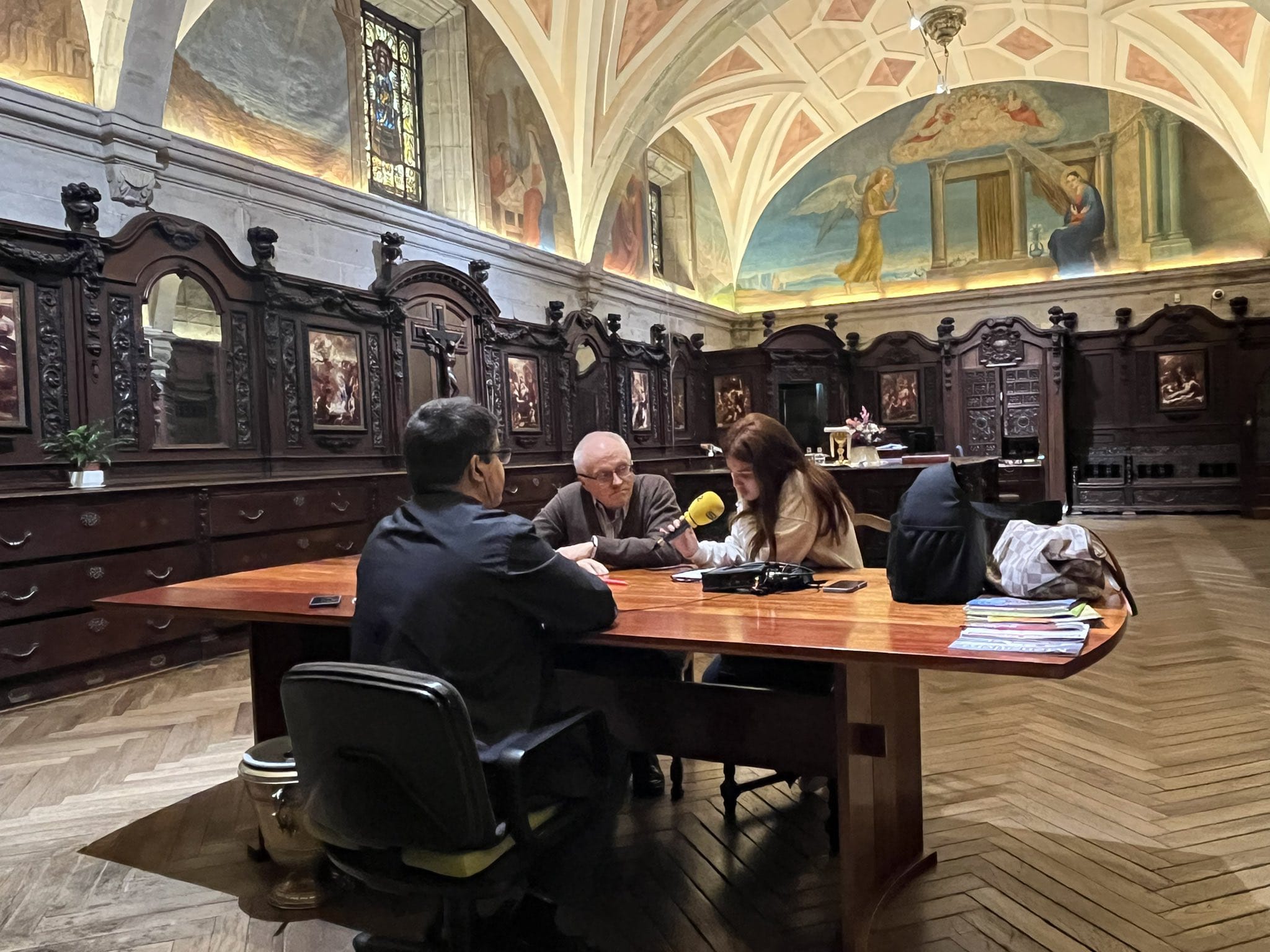 Ignacio Fernández, párroco de la Basílica de Begoña y Enrique Franco, sacristán de la Basílica de Begoña