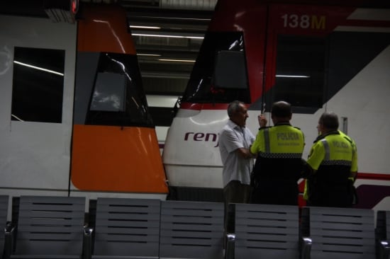 Un tren procedente de Calella ha cochado contra otro que estaba estacionado en la vía 7 de la estación