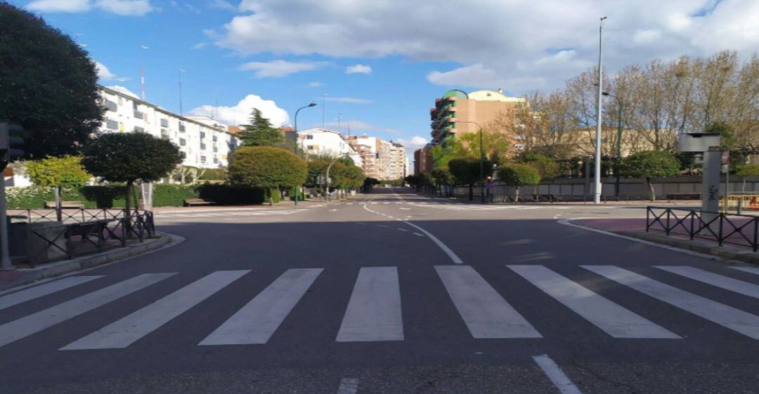 Aspecto desierto de una calle de Valladolid
