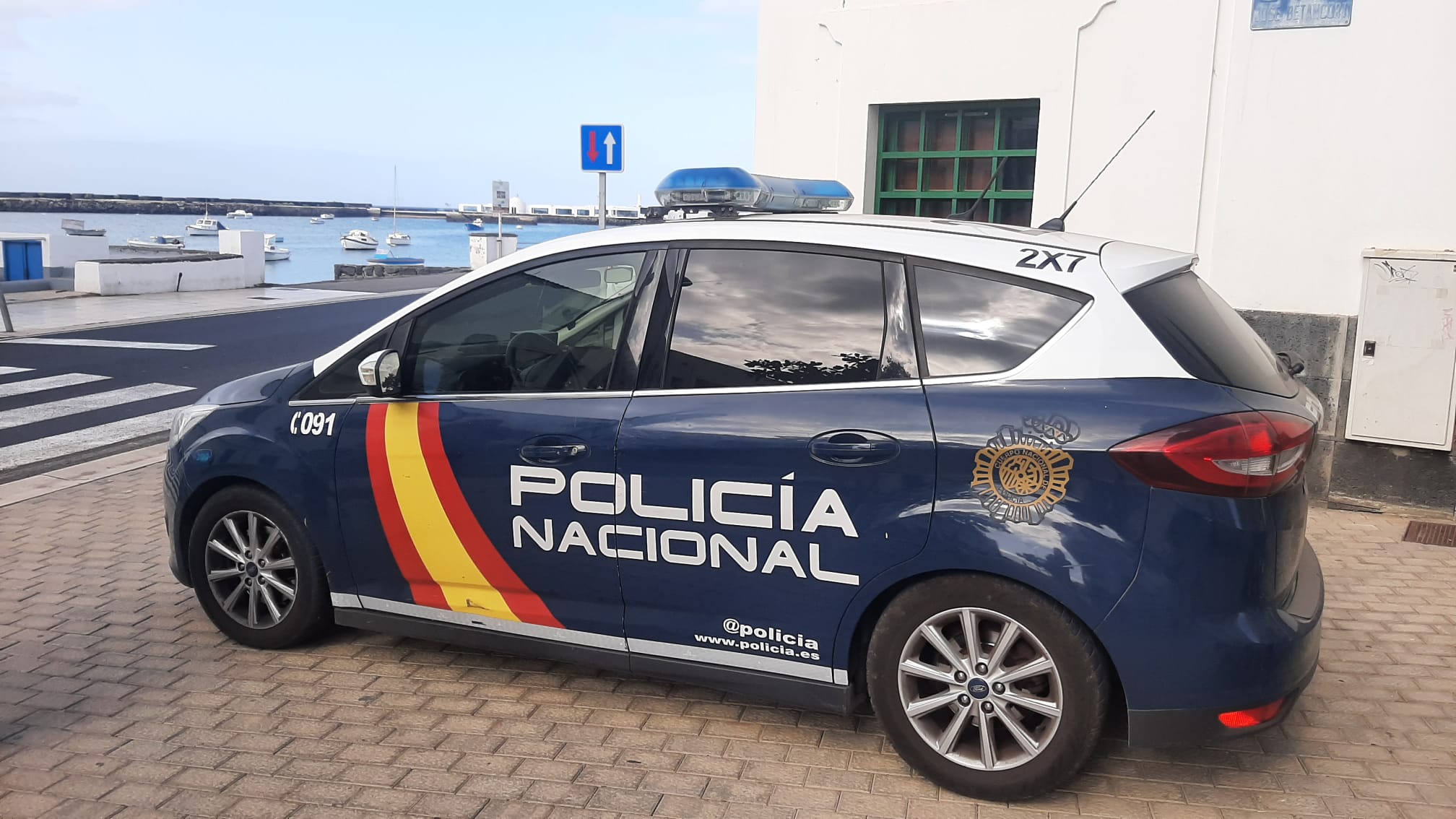 Coche patrulla de la Policía Nacional en Arrecife, capital de Lanzarote.