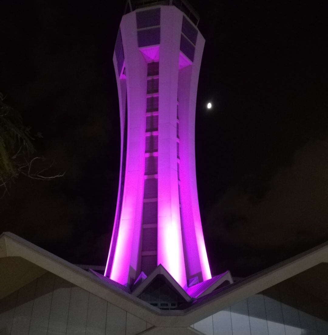 La torre del aerpuerto de Málaga este miércoles
