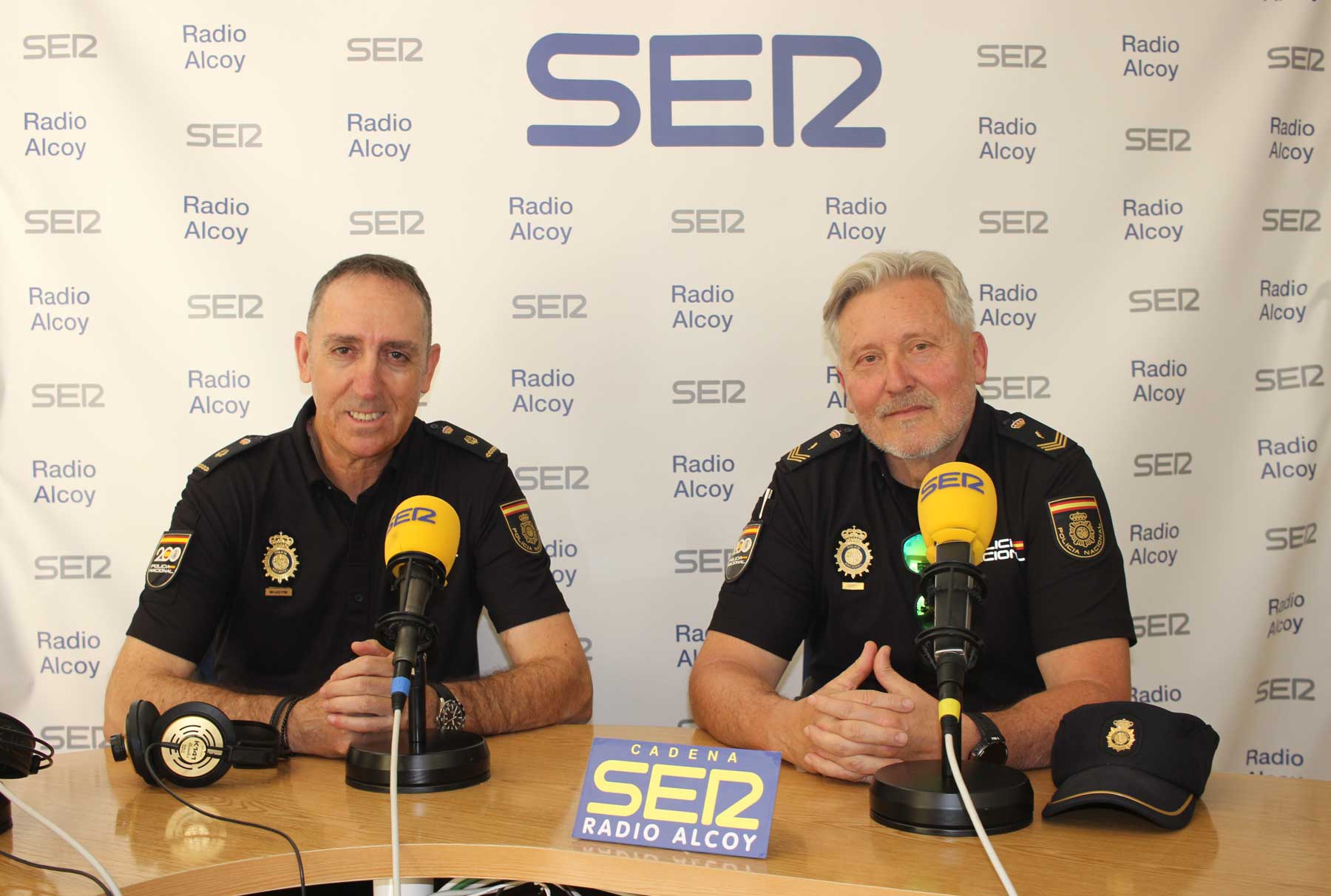 Jesús Sánchez y Abel Espejo, en el estudio central de Radio Alcoy