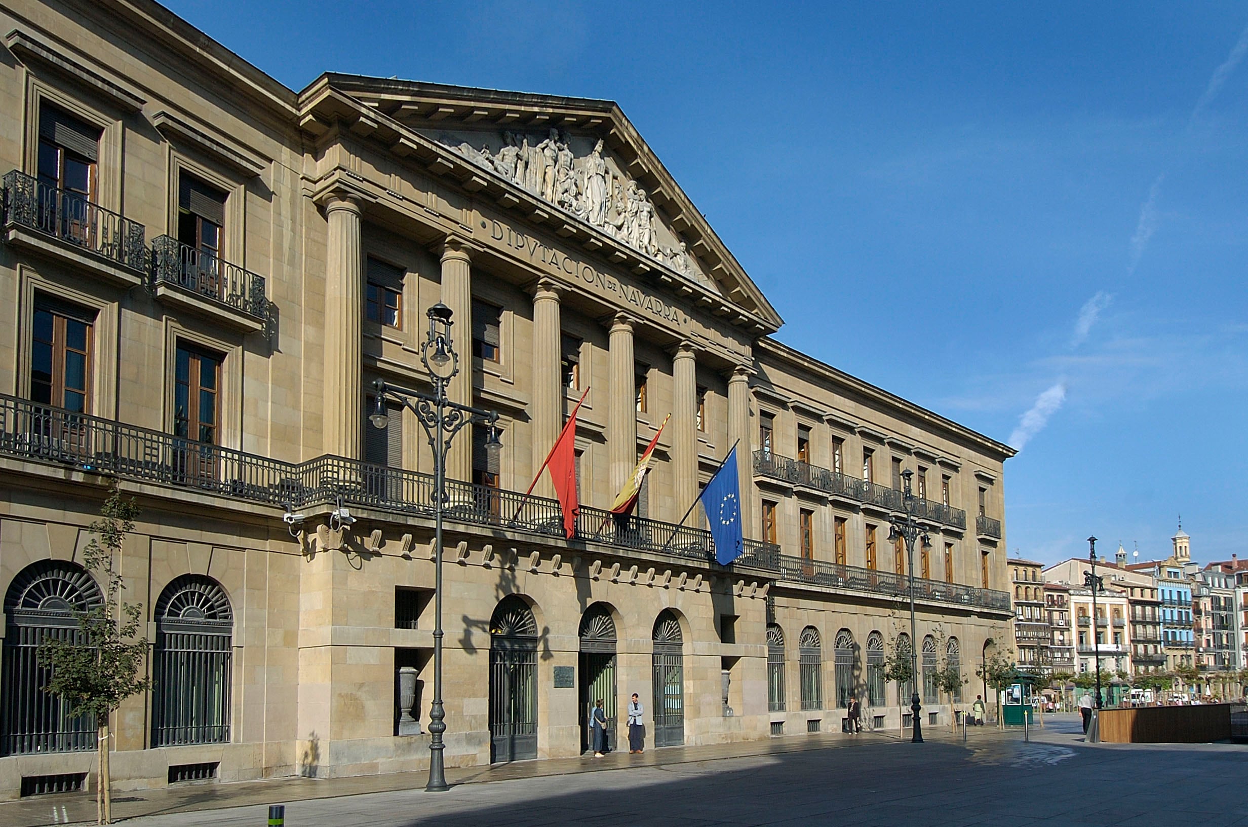 Fachada del palacio de Navarra