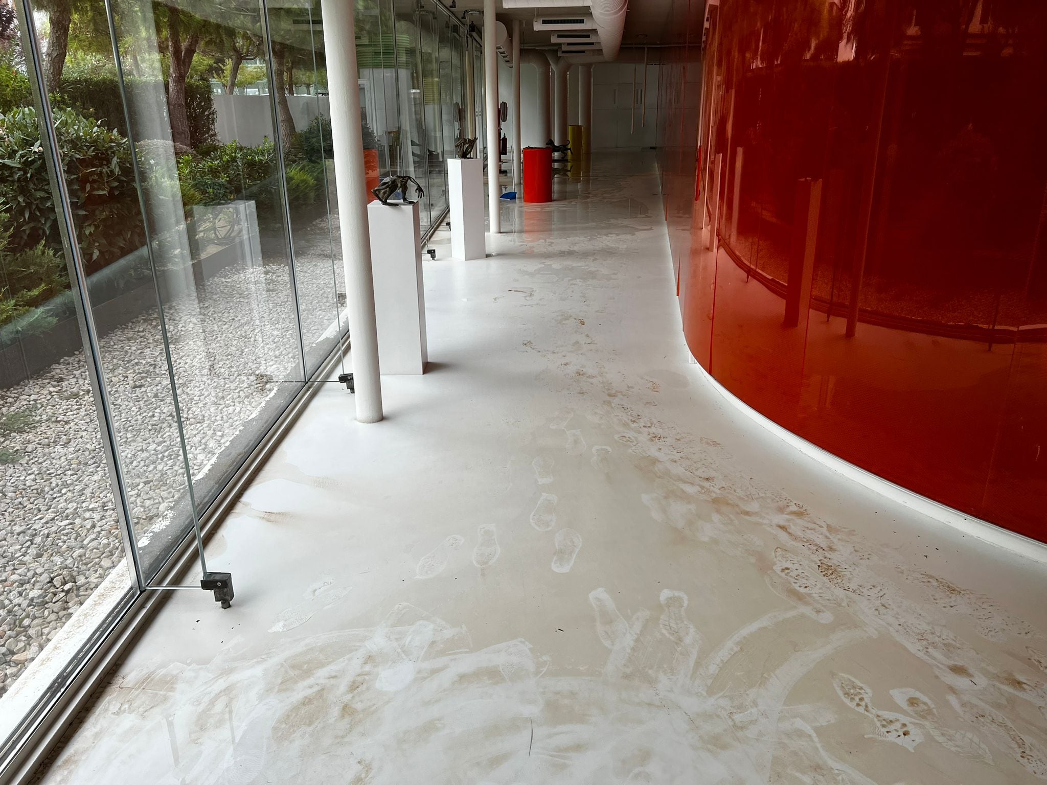 Imagen del Ayuntamiento de la lluvia que ha entrado en dependencias municipales en Jesús