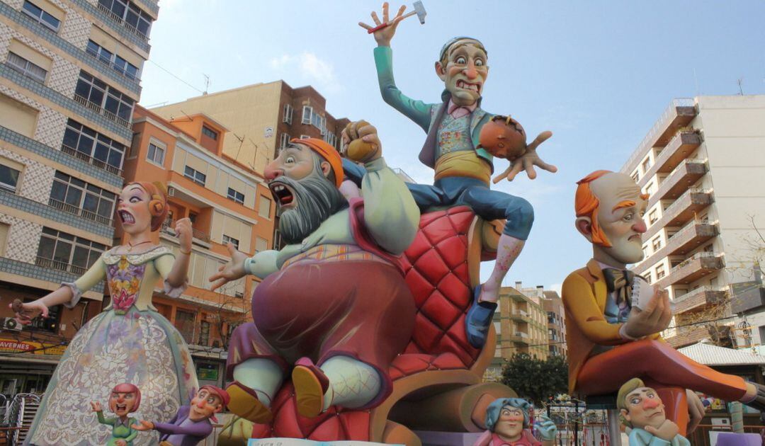 Monumento fallero en Tavernes de la Valldigna 