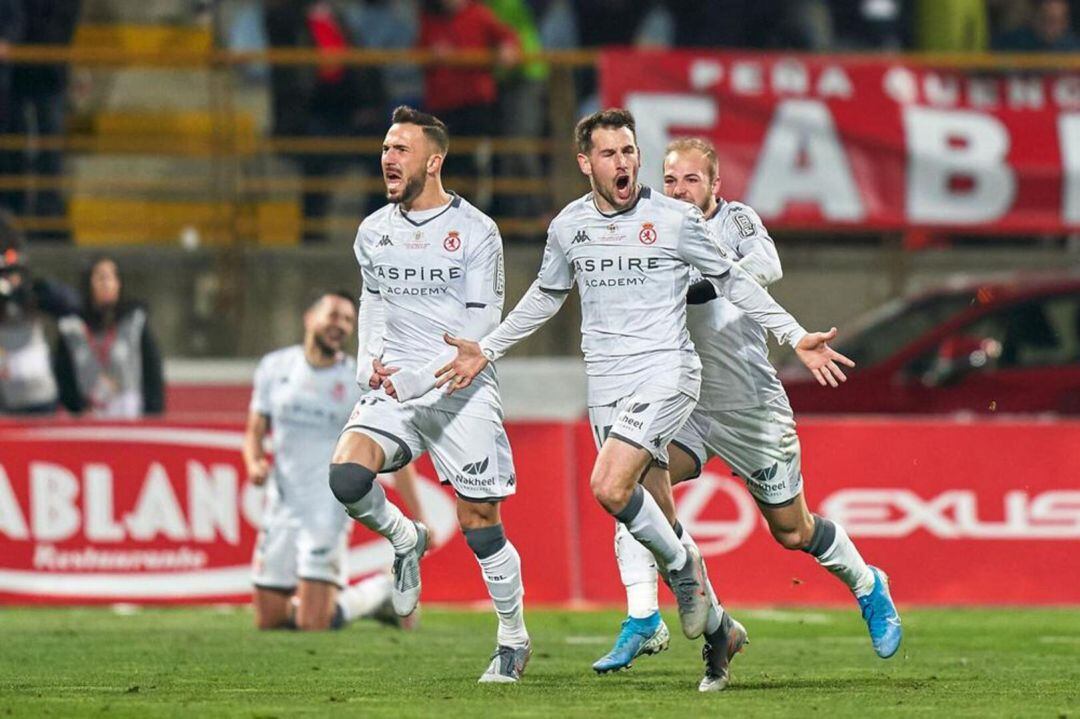 Castañeda, Dioni y Benito celebran uno de los goles ante el At. Madrid en la pasada edición de la Copa