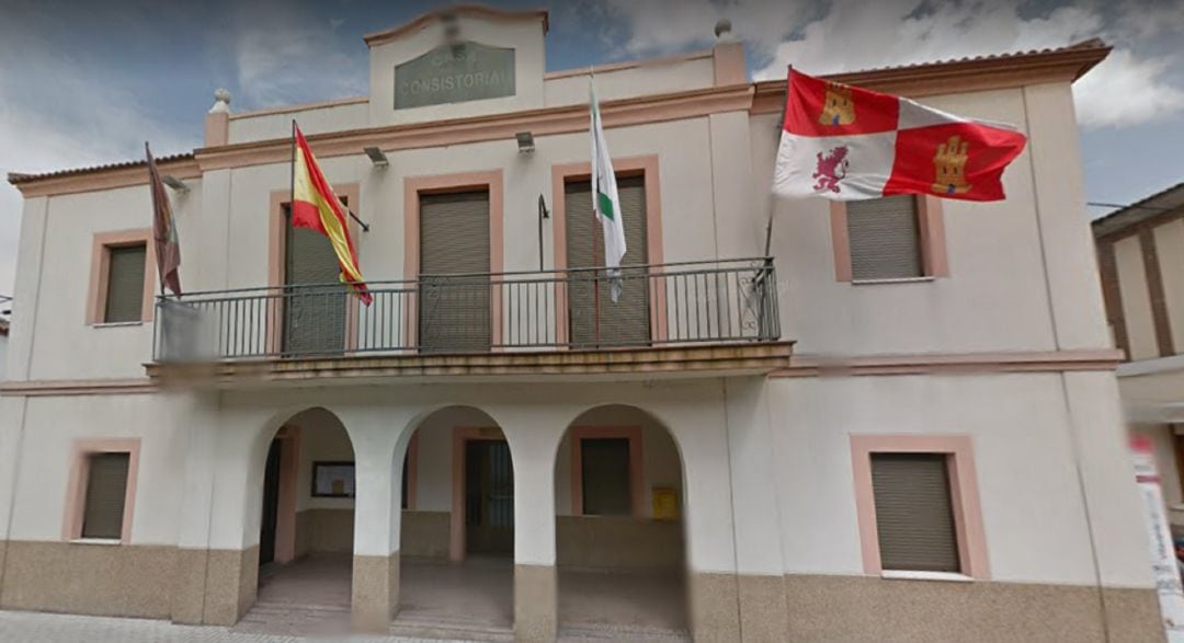 Fachada del Ayuntamiento de Villaverde de Íscar