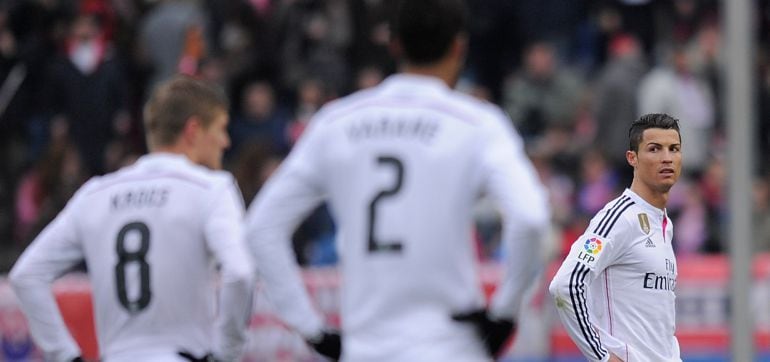 MADRID, SPAIN - FEBRUARY 07: Cristiano Ronaldo of Real Madrid  reacts after Club Atletico de Madrid scored their 3rd goal during the La Liga match between Club Atletico de Madrid and Real Madrid at Vicente Calderon Stadium on February 7, 2015 in Madrid, S