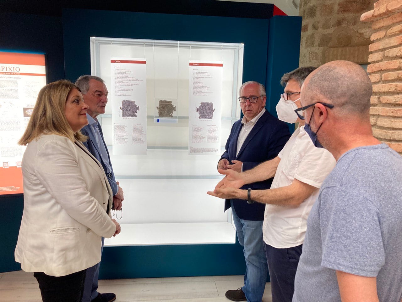 Exposición de la tabla grabada en plomo.