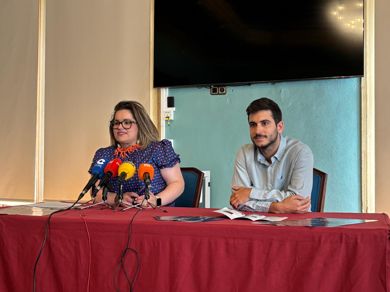 Sonia Latre y Alejandro Esperanza, presentando el ciclo Huesca es jazz
