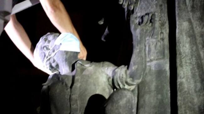 Fotoalería con las estatuas de la ciudad de València con mascarillas y cómo se han colocado