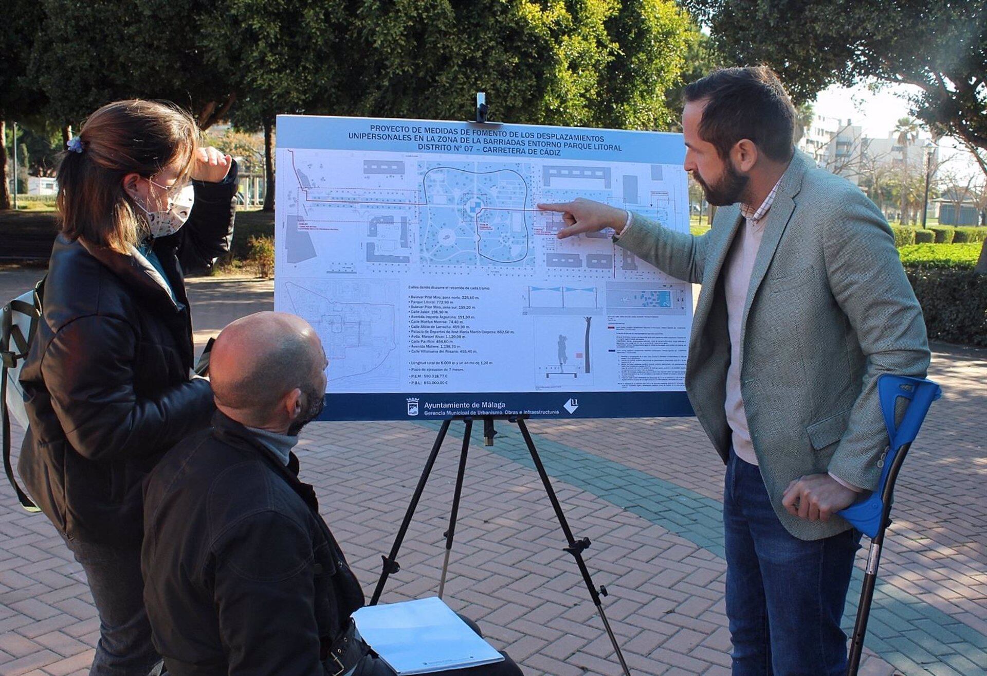 Los concejales de Ordenación del Territorio y del distrito Carretera de Cádiz, Raúl López y Luis Verde, respectivamente, presentan el primer carril running con el que contará la ciudadPOLITICA ANDALUCÍA ESPAÑA EUROPA MÁLAGA
AYUNTAMIENTO