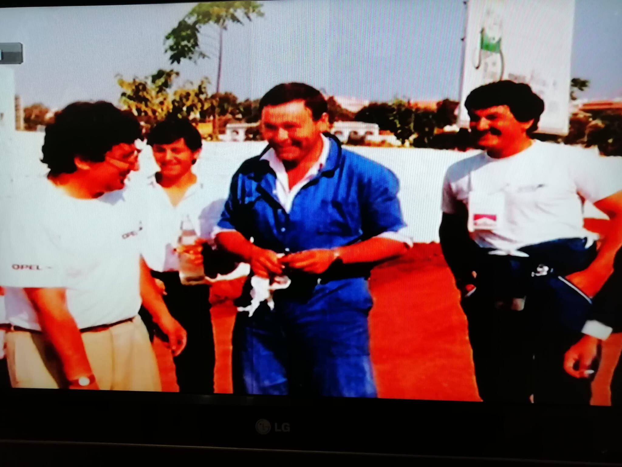 Alberto García con mono azul durante una carrera en Puerto Banús a finales de la década de los 80