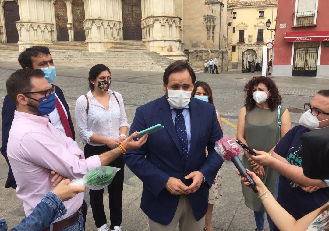 Paco Núñez, junto a representantes del PP en las distintas instituciones