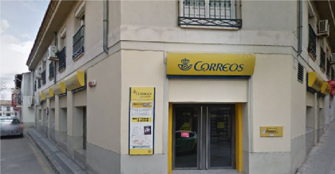 Imagen de la única oficina de Correos en Valdemoro en la calle Real.