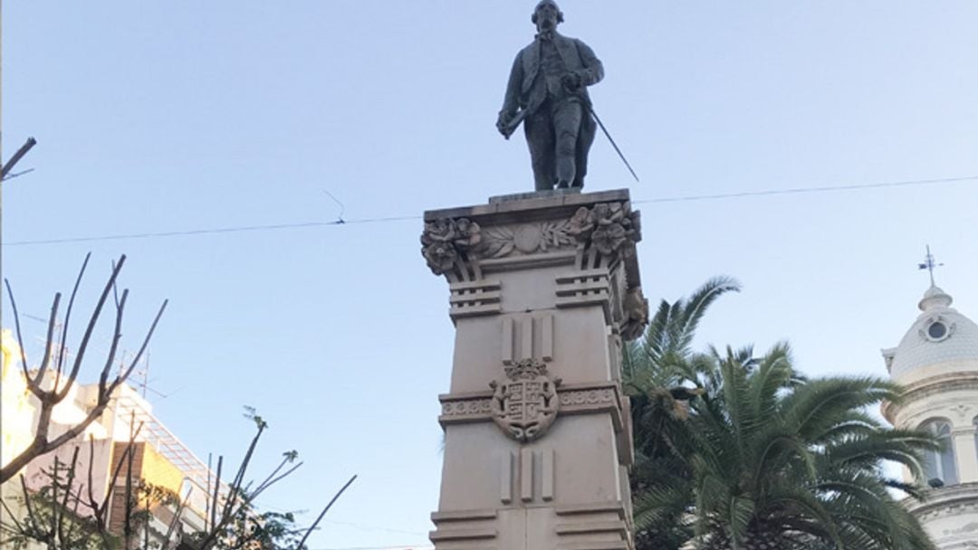 Estatua Jorge Juan Novelda